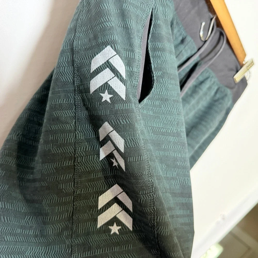 LuLuLemon Mens T.H.E. shorts jacquard chevron print green black Medium